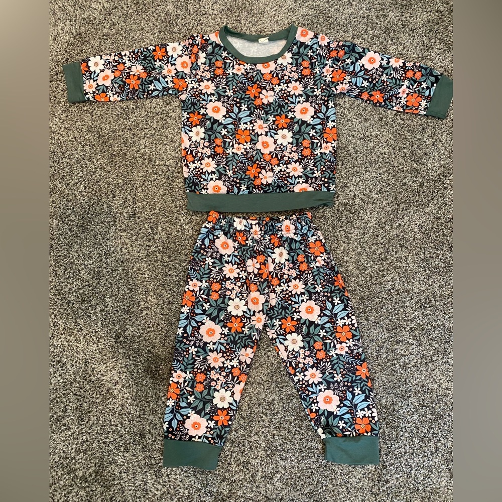3T adorable floral set - Picture 1 of 2